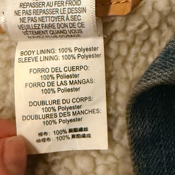 Levi’s Denim Jacket with Sherpa Lining - Picture 6 of 7